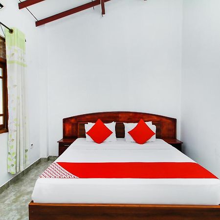 Airport Green View Resort Andiambalama Exterior foto