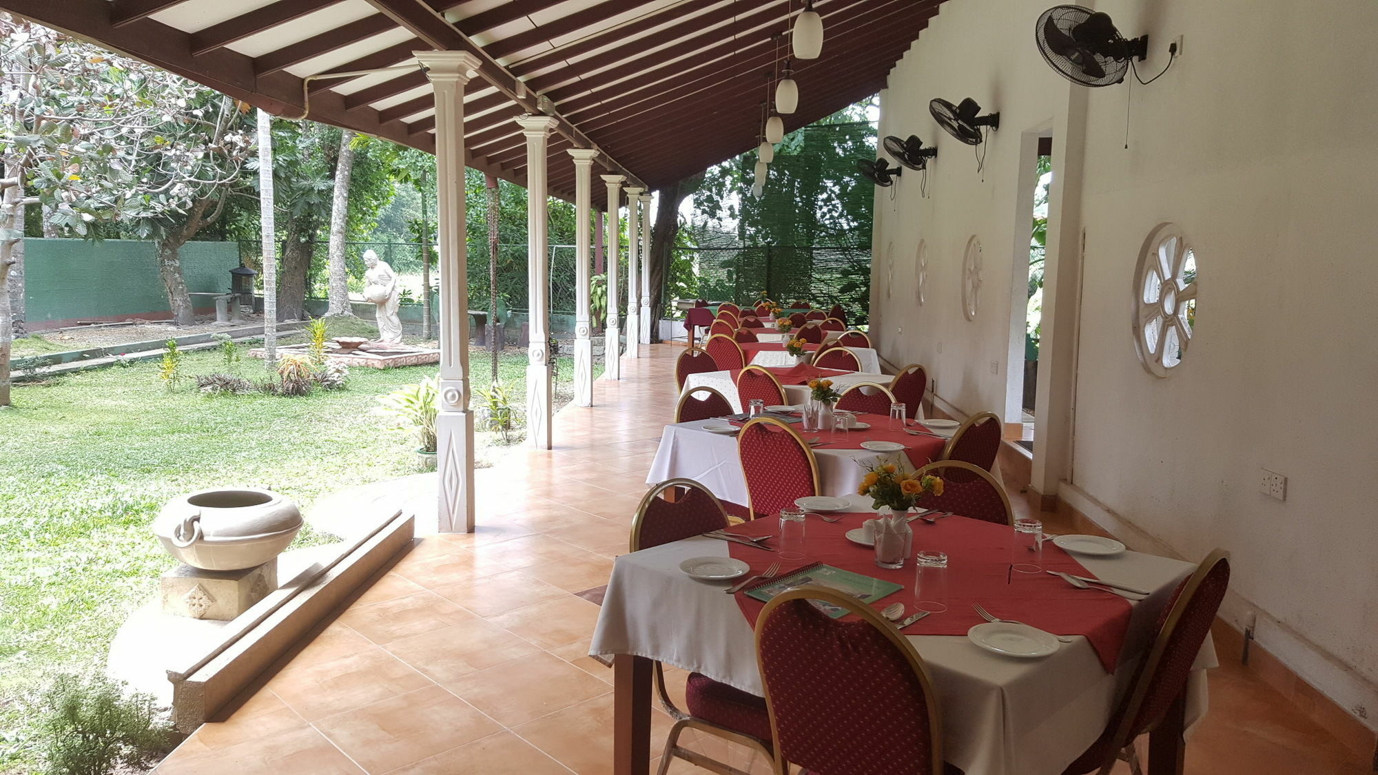 Airport Green View Resort Andiambalama Exterior foto