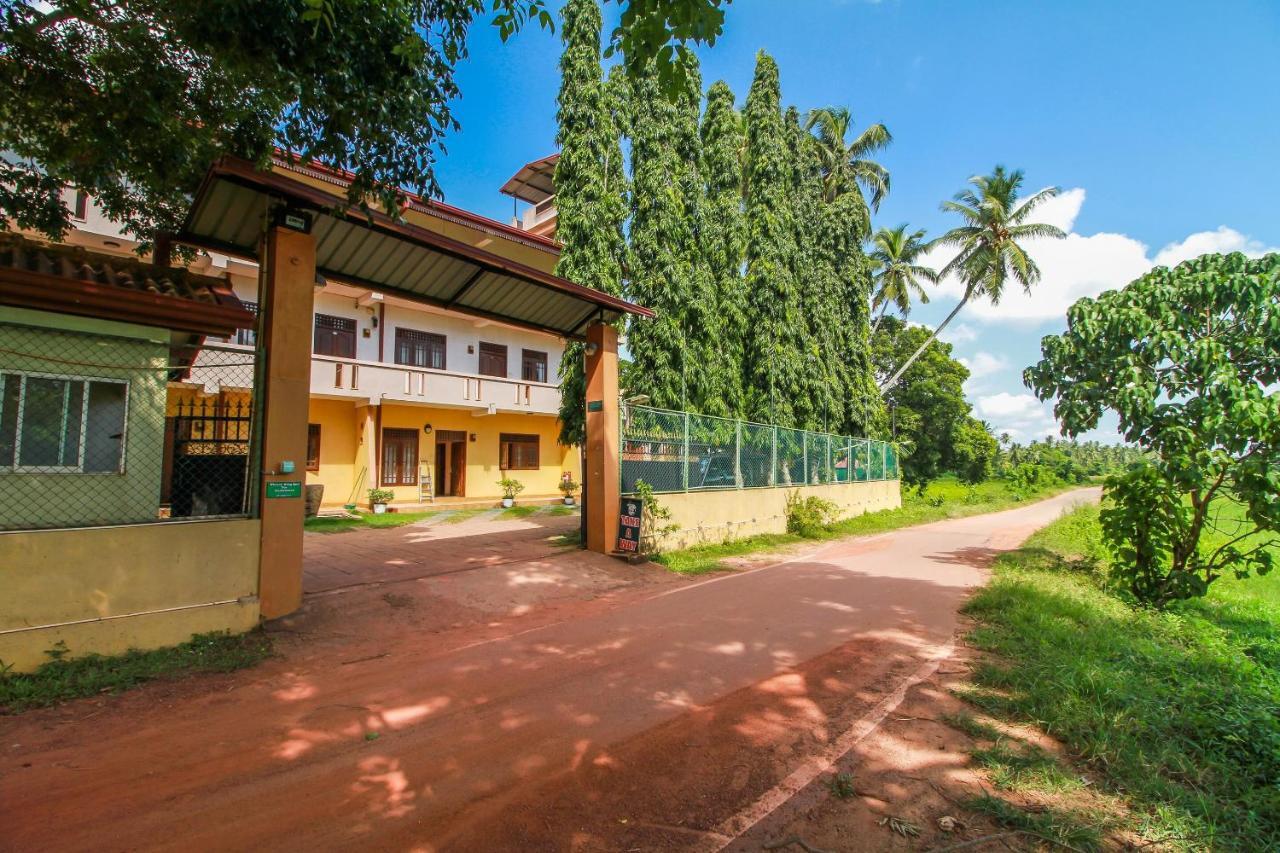 Airport Green View Resort Andiambalama Exterior foto