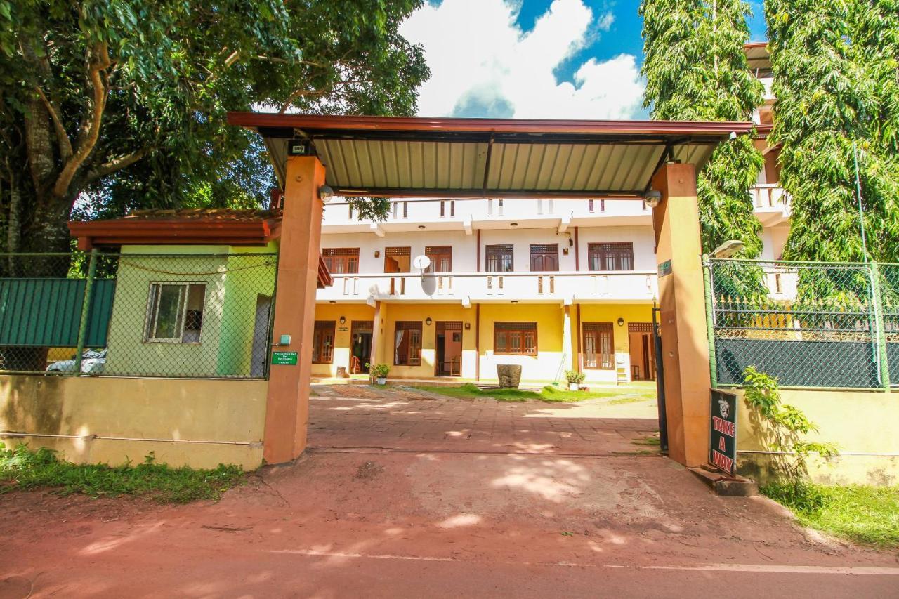 Airport Green View Resort Andiambalama Exterior foto